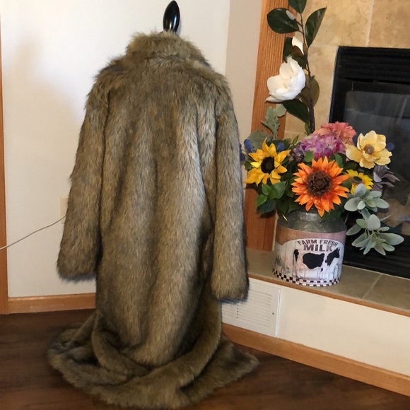 🧥✨ Tasha Polizzi FAUX Fur Long Coat - Picture 7 of 16
